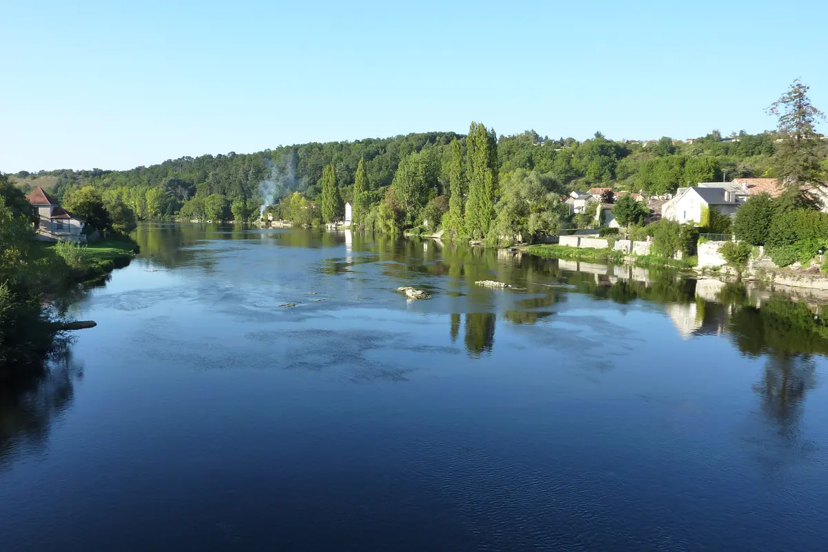 La Vienne à Chauvigny et ses rives boisées
