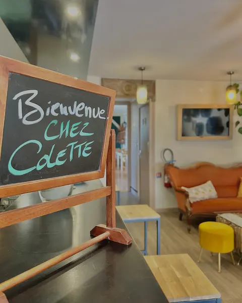 L'ardoise Bienvenue et le salon, Chez Colette à Chauvigny