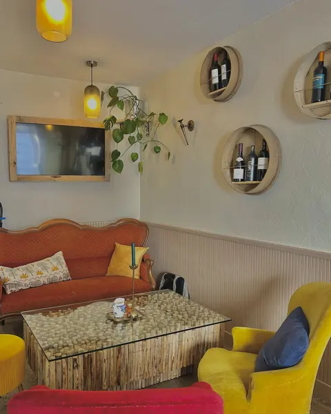 Le salon et sa table basse, Chez Colette à Chauvigny